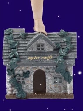 Taylor Swift Ivy House Of Stone Ornament